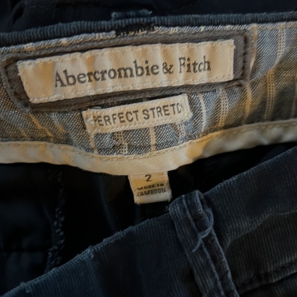 Girls Shorts 2 Pairs Hollister & AF - Picture 3 of 6